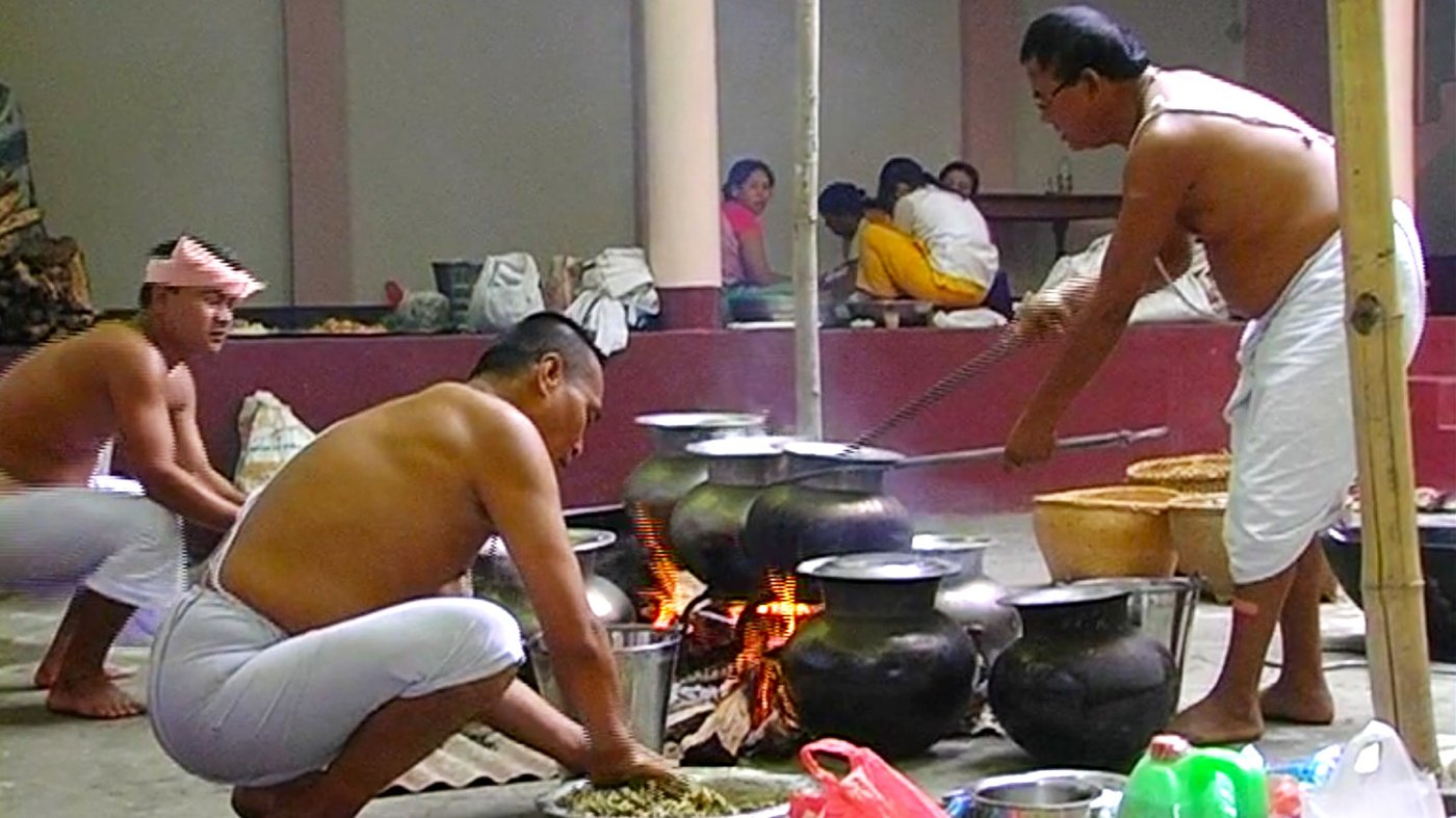 The Bamon or 'sacred cook' is an integral part of any feast for the Meiteis of Manipur. High demand has given rise to 'chakshangs' or kitchens, which cater elaborate meals – featured in this film
