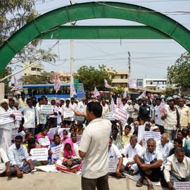 Farmers protesting infront of the Officer of the Commissioner, Agricultural Department