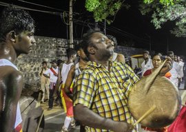 तमिलनाडु: लॅाकडाउन के बीच जागरूकता की तान छेड़ते पराई कलाकार