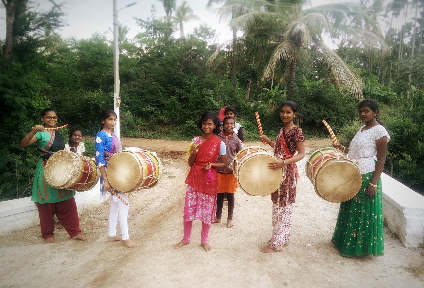 Girls playing the dollu kunitha