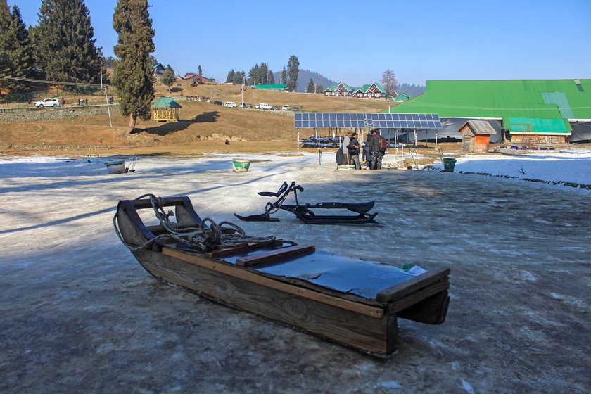 Due to no snowfall, sledge pullers in Gulmarg have switched to taking customers for rides on frozen water