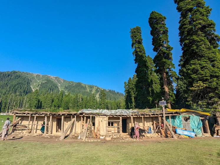 Traditional Kashmiri mud houses in Doodhpathri. Popularly known as kotha or doko , these houses are built using wood, mud, stones, tarpaulin and leaves. This is one of the bigger kothas that takes around 10–15 days to build.