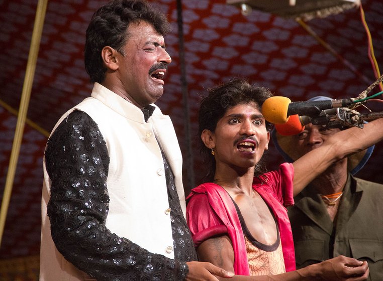 Kiran Bade (centre) cracks a joke during a performance with Nitin Bansode, Mummy’s younger son