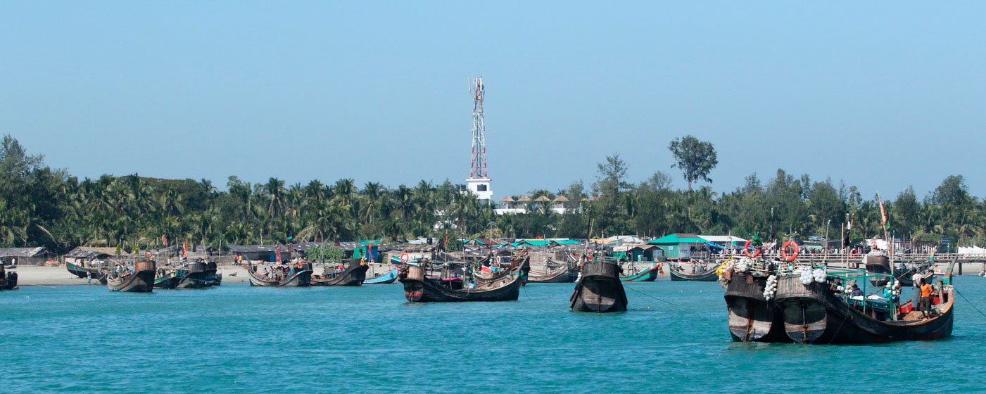 Fishing boats engaged in sabar near Jambudwip