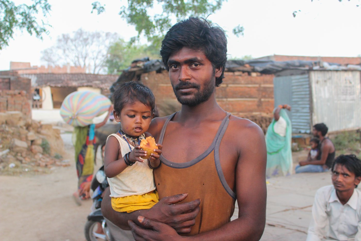 Boatman Chunnu Nishad with his daughter in Kewatra; he doesn't have a ration card even after applying for it thrice

