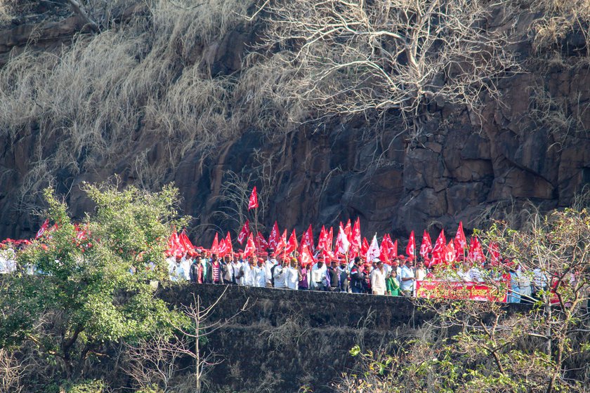 The protesting farmers walked down the Kasara ghat raising slogans against the new farm laws