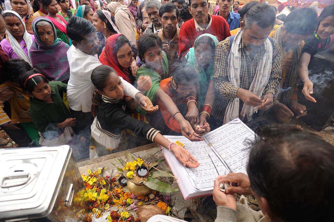 People gathered at the Bhajan mela paying their respects to the Ramcharitmanas