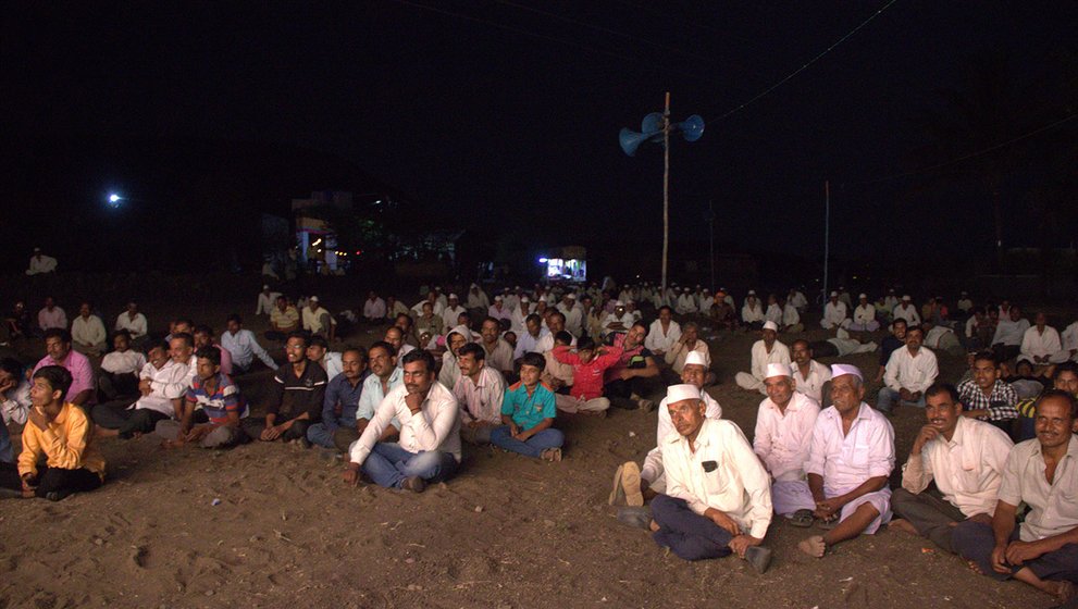 The audience in Gogolwadi village, Pune district 