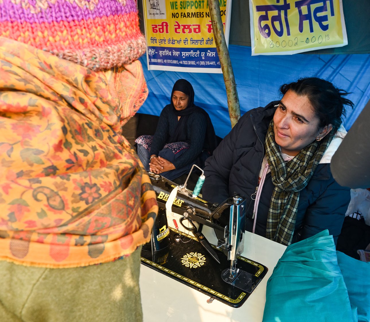 Kamaljit Kaur, a teacher from Ludhiana, and her colleagues have brought two sewing machines to Singhu, and fix for free missing shirt-buttons or tears in salwar-kameez outfits of the protesting farmers – as their form of solidarity