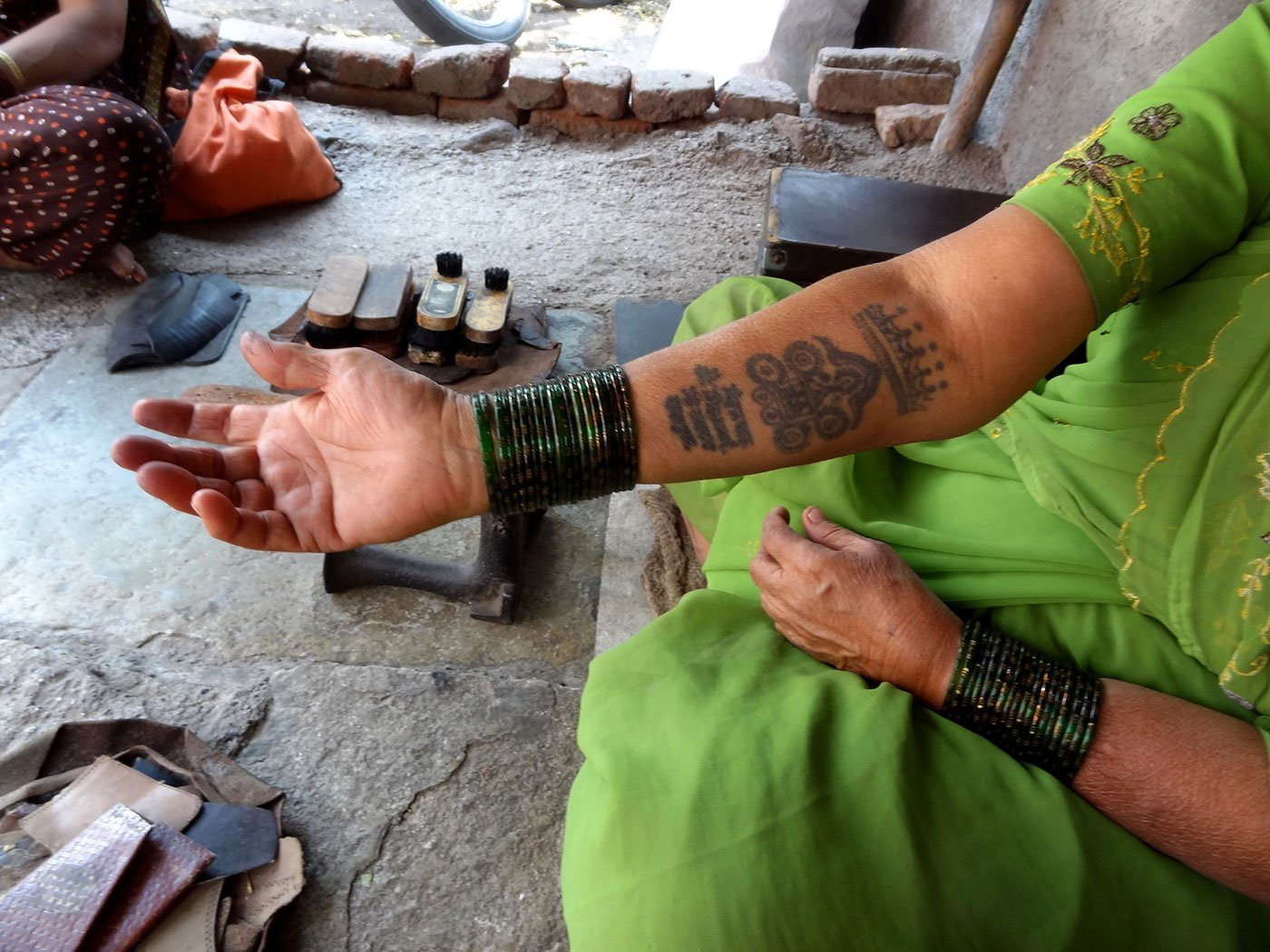 07-Bhamabai_Tattoo2_DSC01565-NW-Fixing Straps and Mending Soles.jpg