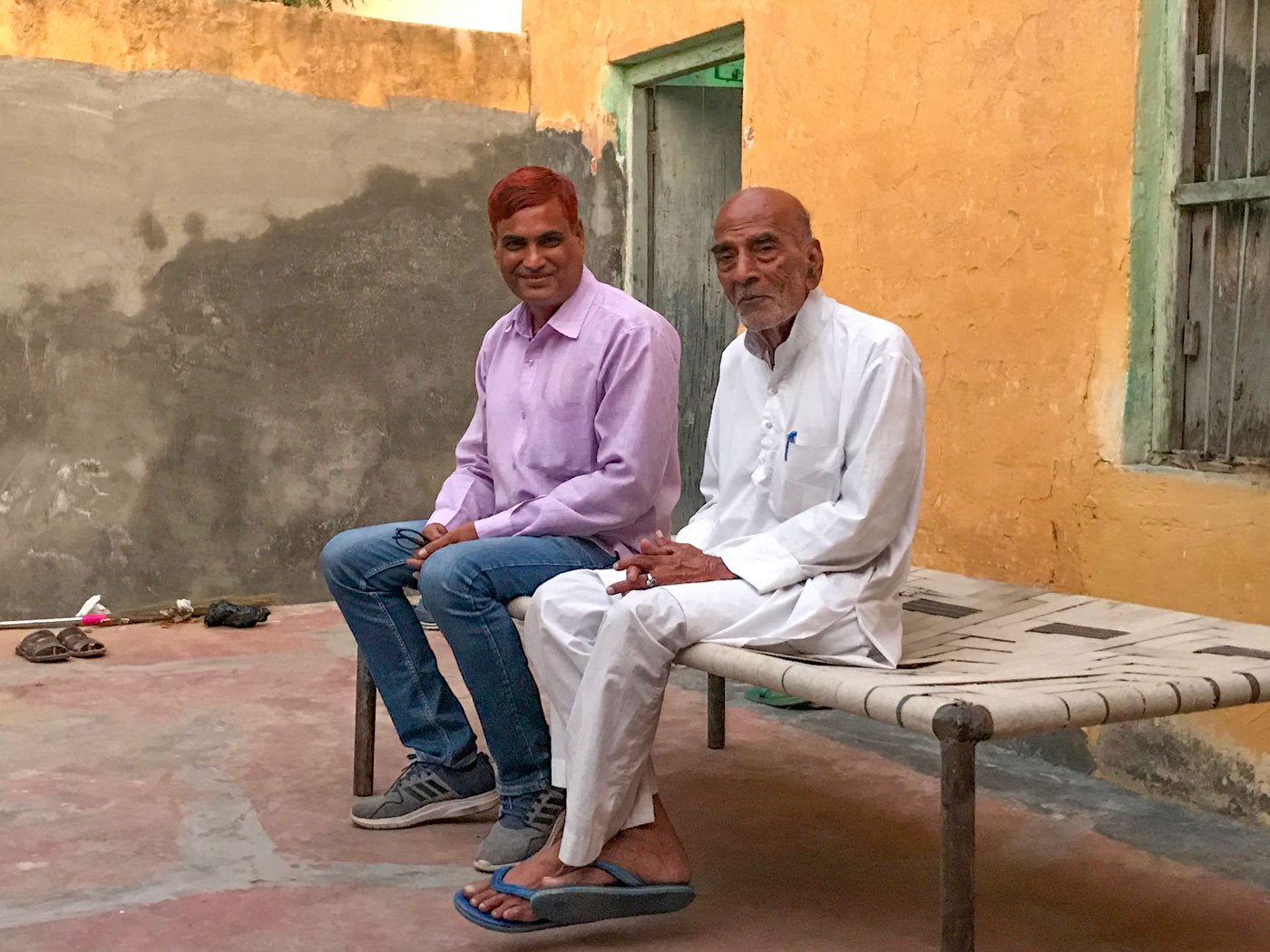 Writer-farmer Dularam saharan (left) of Bharang village at the house of well-known veteran columnist Madhavji Sharma, in Churu town: 'Kambal and coat ka jamaana chala gaya'

