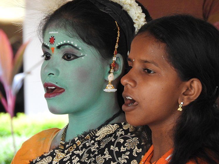 Bharathi and Sivaranjani: perfectly synchronised singing 
