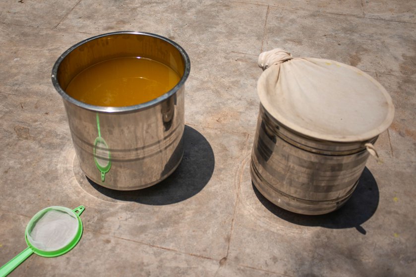 Freshly pressed sesame oil (left). Various cold pressed oils (right) at the store in Srirangam