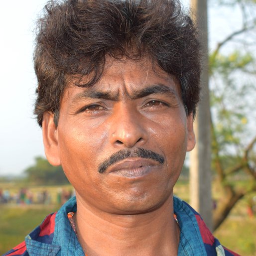 JAHAR MISTRY is a Bricklayer and folk singer from Ishwaripur, Mograhat - II, South 24 Parganas, West Bengal