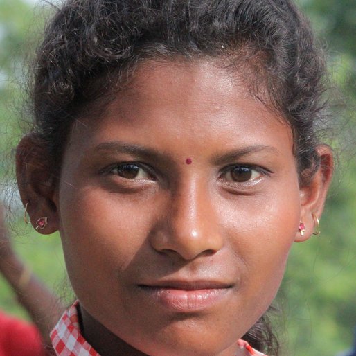 SANTI KHARIA is a Tea garden worker from Dholabari, Mal, Jalpaiguri, West Bengal
