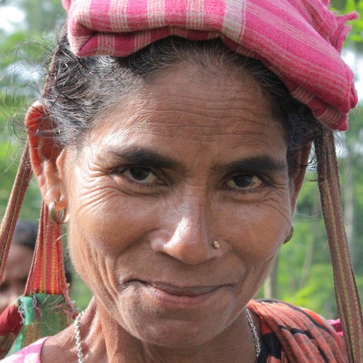 SAIRA BANU is a Tea garden worker from Subarnapur, Mal, Jalpaiguri, West Bengal