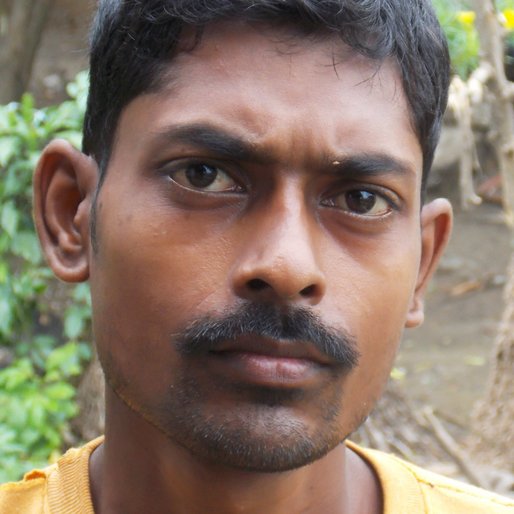 KRISHNO DEY is a Bangle-maker from Rajbalhat, Jangipara, Hooghly, West Bengal