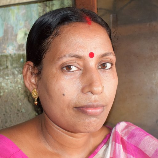 CHANDANA KARMAKAR is a Domestic worker from Hatuganj, Mograhat- I, South 24 Parganas, West Bengal