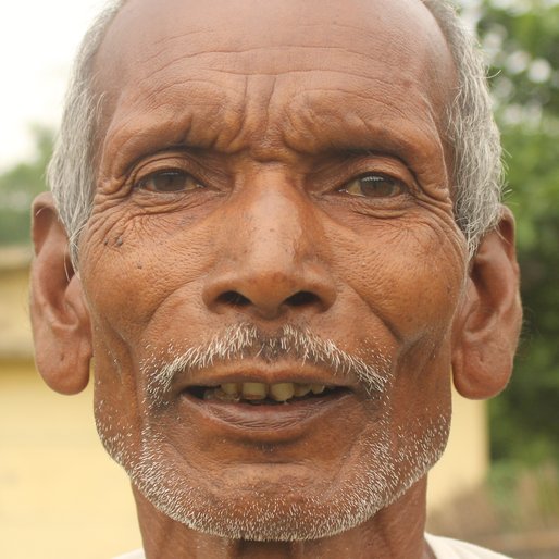 LODROCHIKH BARAIK is a Tea garden worker from Sona Chandi, Kharibari, Darjeeling, West Bengal