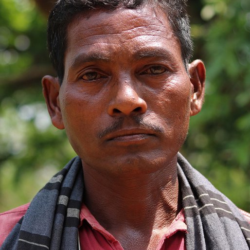 Arata Munda is a Daily wage labourer from Kusunpur, Sukruli, Mayurbhanj, Odisha