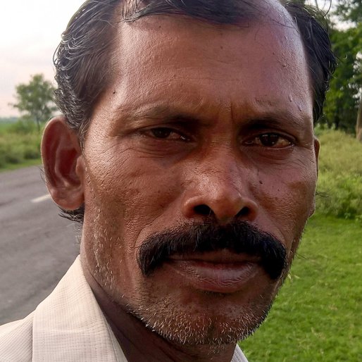 KARTHIK PRAMANICK is a Agricultural labourer from Sonapukur, Chapra, Nadia, West Bengal