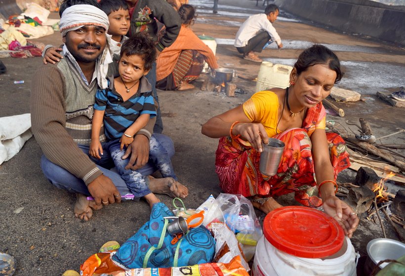 Rajendra Shinde and his wife Sonali with their child in search of work