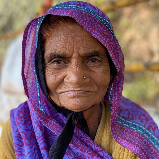 Geetabai is a Farmer and flower seller from Omkareshwar (town), Punasa, Khandwa, Madhya Pradesh