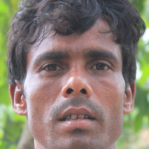 Gunadhar Dolui is a Wage labourer from Kumarhat, Khanakul-II, Hooghly, West Bengal
