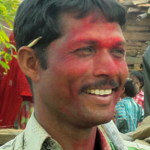 HANSRAJ GAMETI is a Construction labourer from Bagdunda, Gogunda, Udaipur, Rajasthan