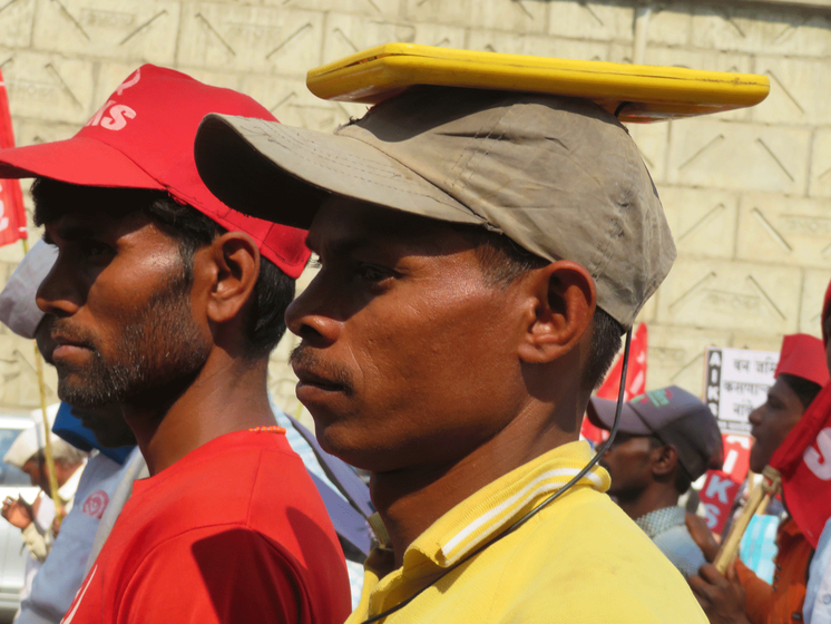 Two men during the march 