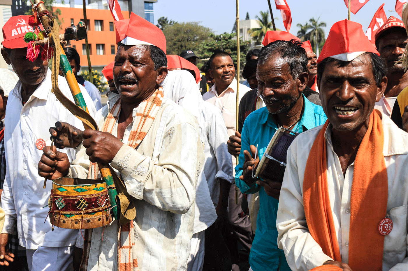 Gavit and Chavan, along with other farmers from Dindori taluka, are singing songs in praise of the farmers’ protest