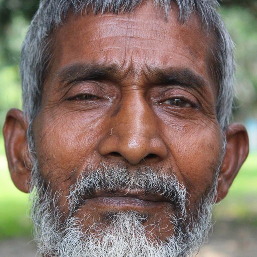 Jubba Sheikh is a Daily wage labourer from Choa, Hariharpara, Murshidabad, West Bengal