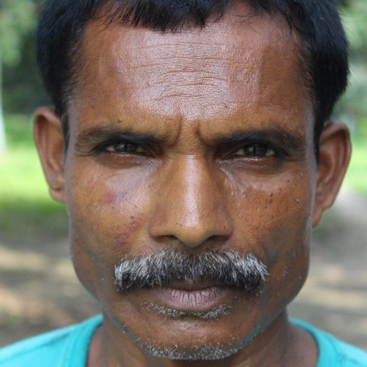 Sukuruddin Sardar is a Daily wage labourer from Choa, Hariharpara, Murshidabad, West Bengal
