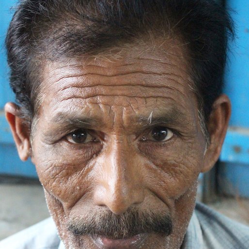 Abdus Sattar is a Carpenter from Choa, Hariharpara, Murshidabad, West Bengal