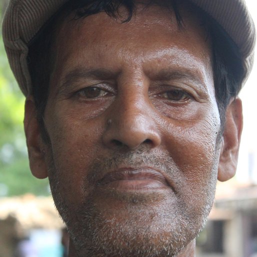 Asabul is a Newspaper seller from Hariharpara, Hariharpara, Murshidabad, West Bengal
