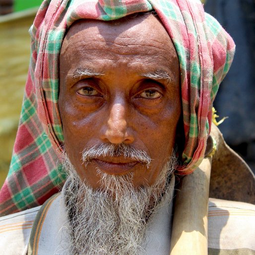 Abu Taher is a Daily wage labourer from Noapara, Kandi, Murshidabad, West Bengal