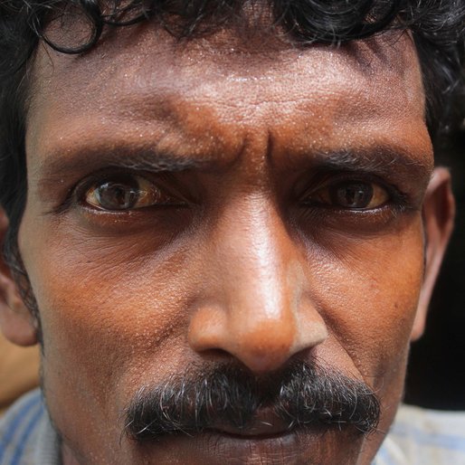 Azrul Khan is a Daily wage labourer from Islampur (town), Raninagar-I, Murshidabad, West Bengal