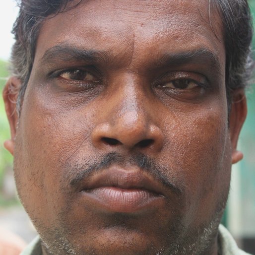 Biswanath Sinha is a Weaver from Islampur (town), Raninagar-I, Murshidabad, West Bengal