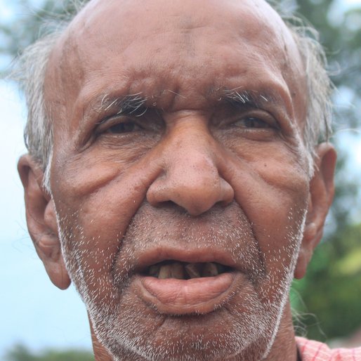 LAXMAN CHANDRA KAR is a Labourer from Bikrampur, Simlapal, Bankura, West Bengal