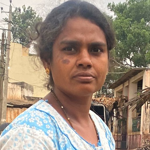 Manjula P. is a Daily wage labourer at construction sites from Chowdanakuppe, Kunigal, Tumkur, Karnataka