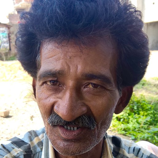 Dalim Pramanik is a Barber from Samserpur, Lalgola, Murshidabad, West Bengal
