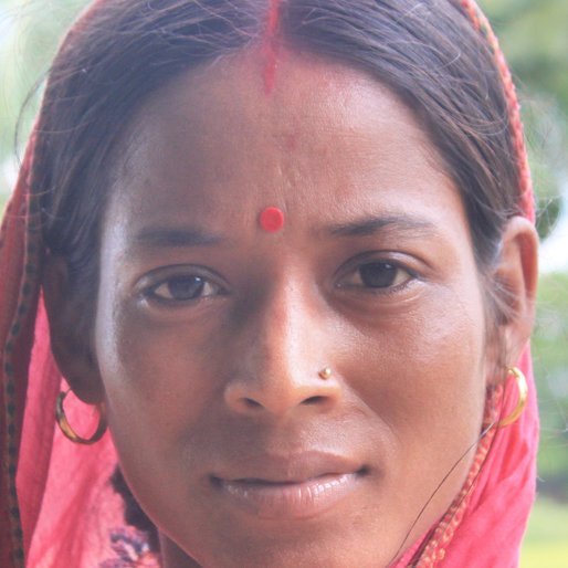 Mamani Roy is a Homemaker from Khantara, Khanakul-II, Hooghly, West Bengal