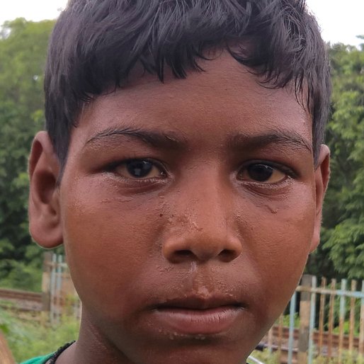 AKASH ROY is a Child labourer from Jhuppur, Nakashipara, Nadia, West Bengal