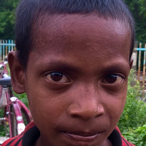 AMRIT ROY is a Child labourer from Jhuppur Railgate, Nakashipara, Nadia, West Bengal