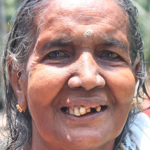 Puspo Majhi is a Homemaker from Baganda, Shyampur-I, Howrah, West Bengal