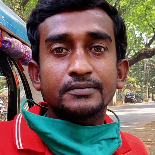 Rabi Mahato is a E-rickshaw driver and tourist guide during the day; <em>paani puri</em> seller in the evening from Surul (town), Bolpur Sriniketan, Birbhum, West Bengal