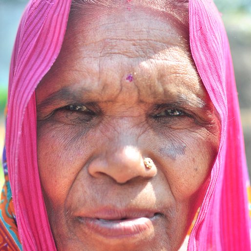Ramrani is a Handicraft worker from Kasipur, Reusa, Sitapur, Uttar Pradesh