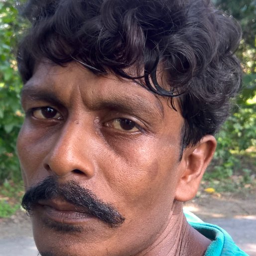 TUKU MONDAL is a Labourer from Bahirgachi, Ranaghat II, Nadia, West Bengal