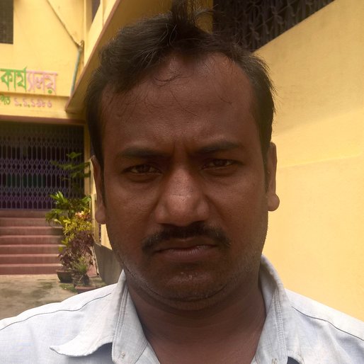 Md. Abdul Salil is a Daily wage labourer from Kohetpur (town), Samserganj, Murshidabad, West Bengal