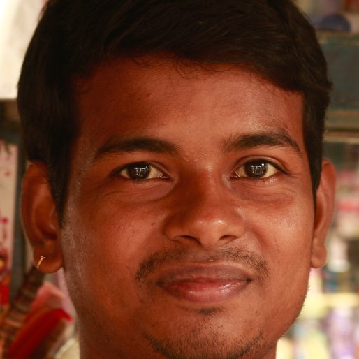 TANMOY SARKAR is a Barber from Sen Para, Santipur, Nadia, West Bengal
